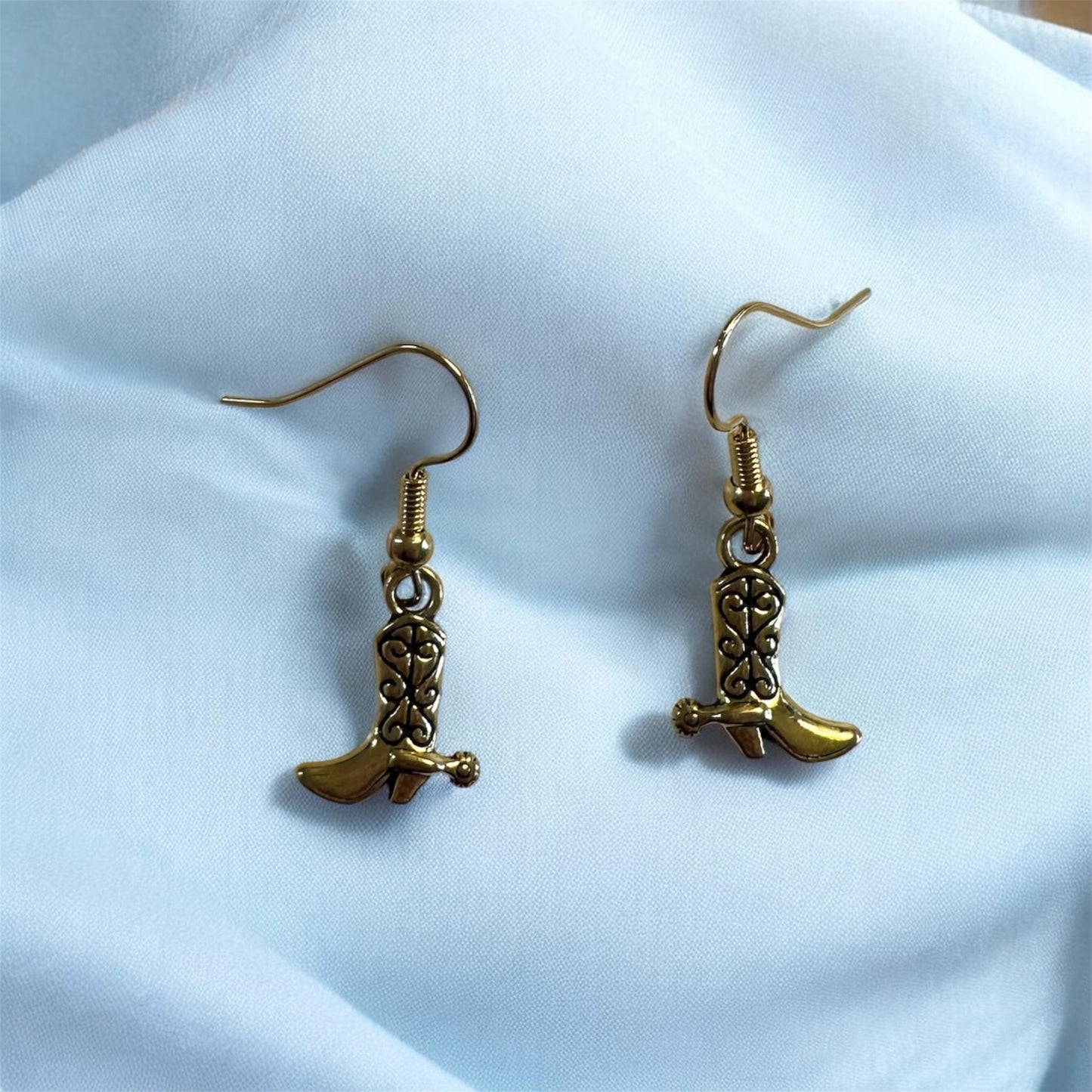 Boots with the Spurs earrings